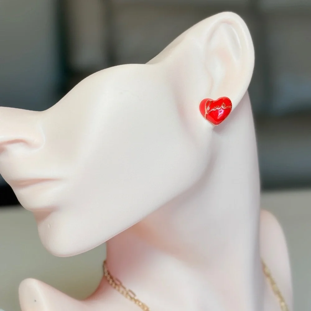 ⚜️ Heart-Shaped Red Earrings